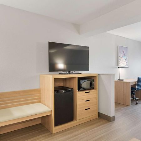 Best Western Lake Oswego Hotel & Suites Exterior photo