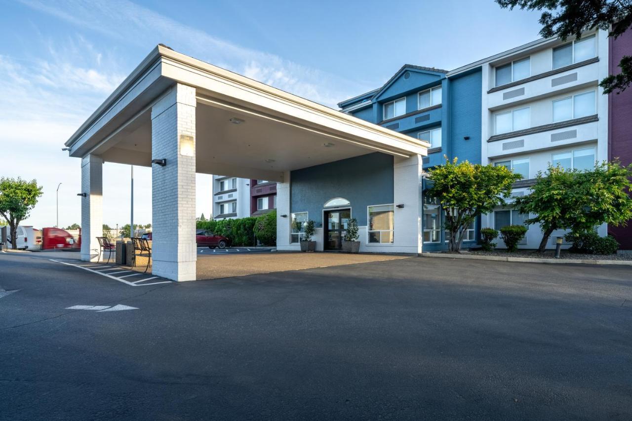 Best Western Lake Oswego Hotel & Suites Exterior photo