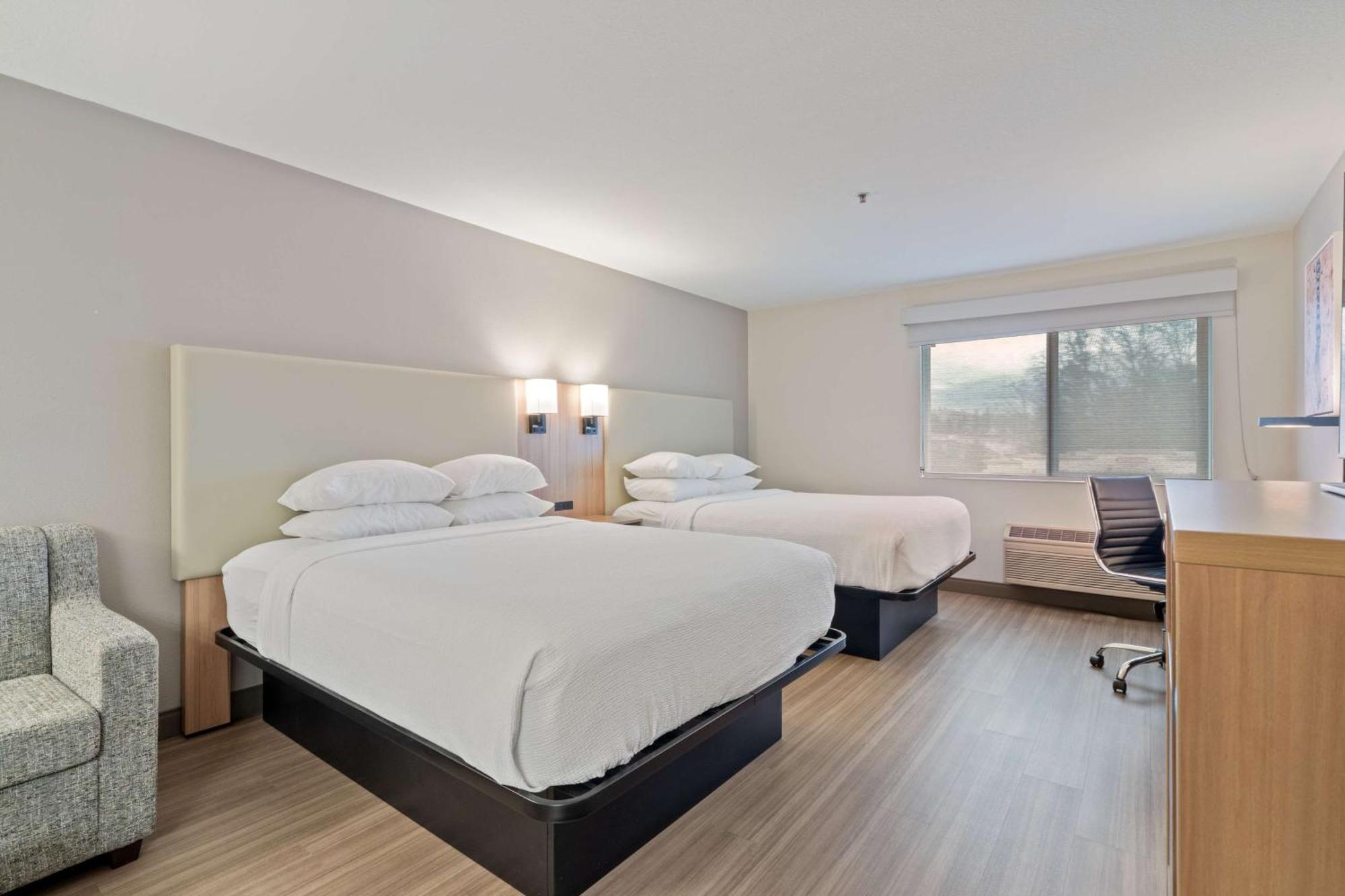 Best Western Lake Oswego Hotel & Suites Exterior photo